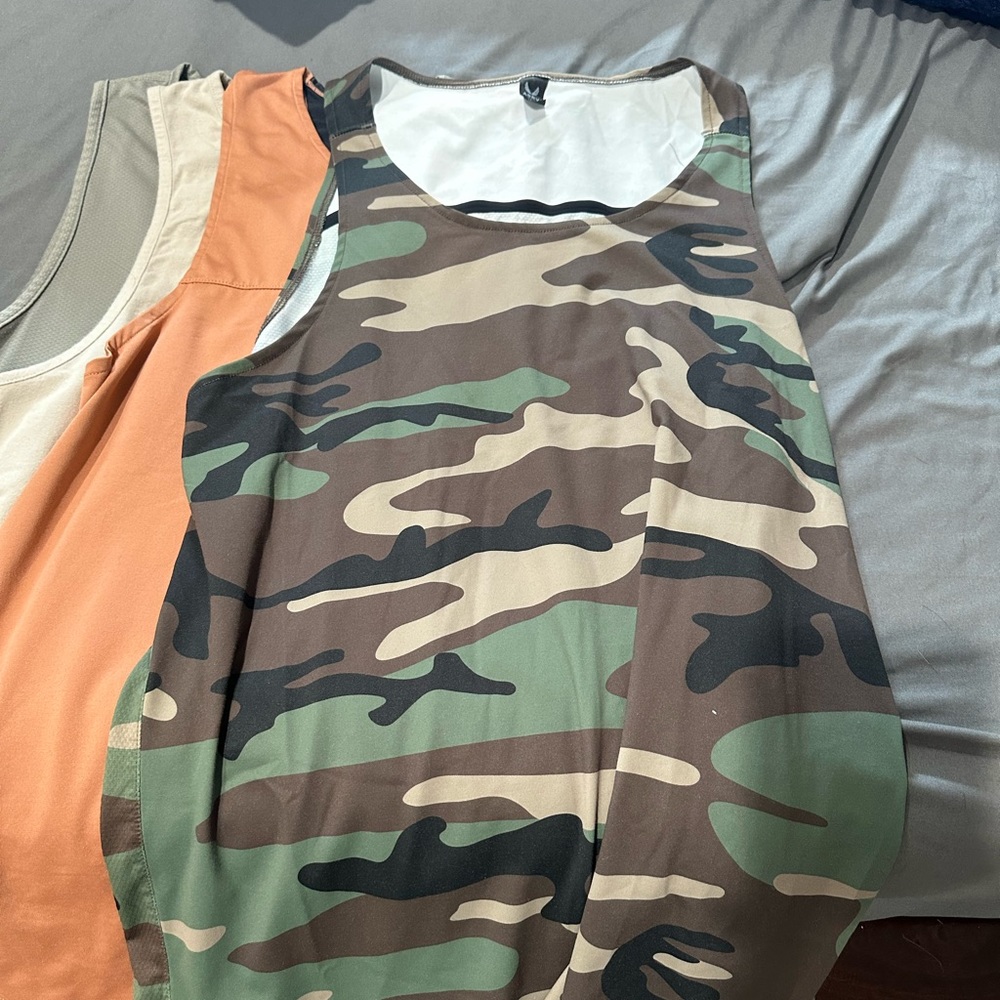 ASRV tanks size L barely worn